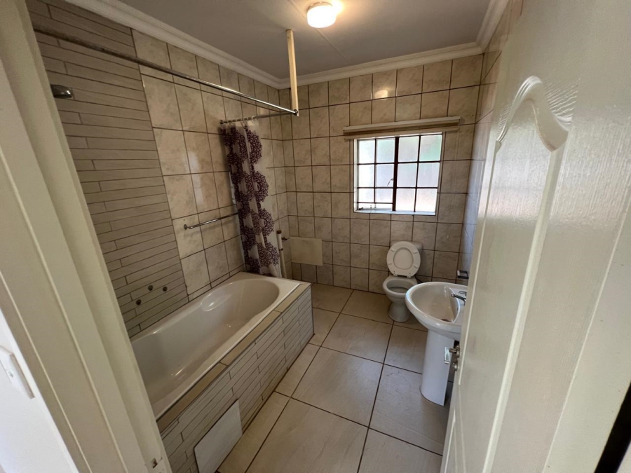 To Let 2 Bedroom Property for Rent in Melodie North West